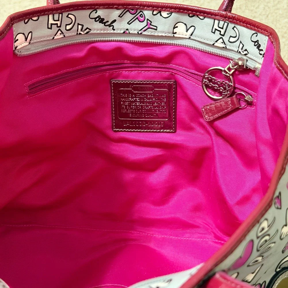 Coach Poppy Hearts Graffiti Tote With Bag Charms Coated Canvas Gray‎ Pink Y2K - Picture 9 of 16